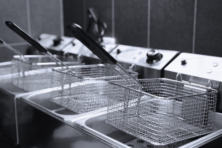 Trattorie e pizzerie: ecco come pulire una friggitrice professionale
